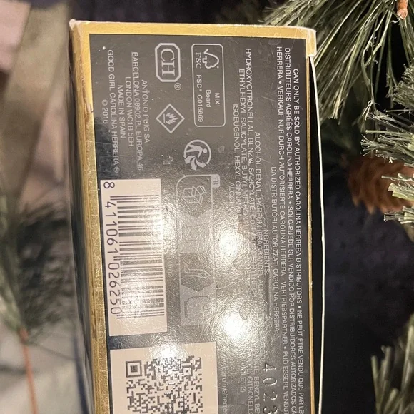 Carolina Herrera Good Girl Eau de Parfum - Black and Gold - Picture 2 of 7